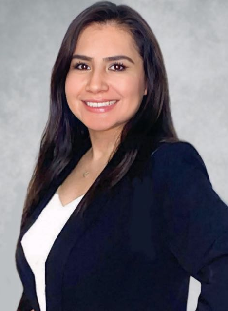 Alma Aguilar, profesional financiera